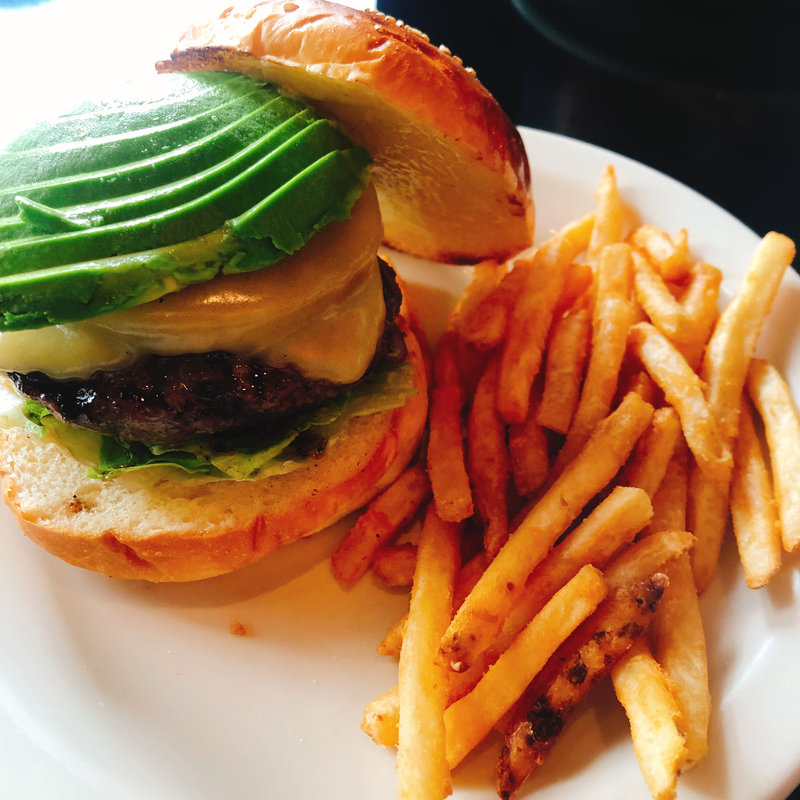 アボカドモッツァレラパインバーガー(San Francisco Peaks)