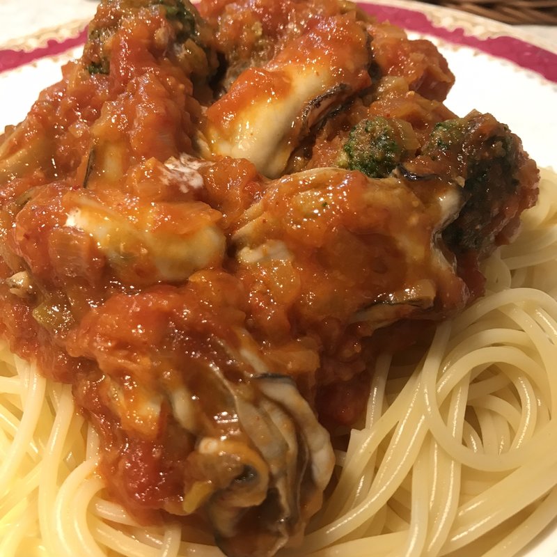 カキとブロッコリーの唐辛子トマトソース(ハシヤ)