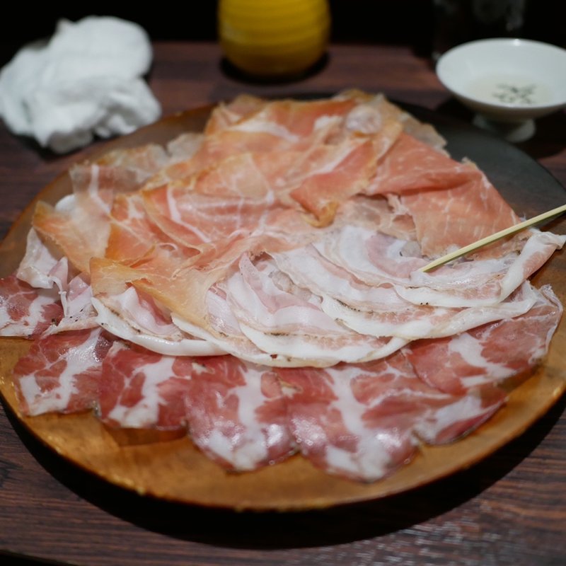 生ハム盛り合わせ(小)(ワインと燗酒 Ombra)