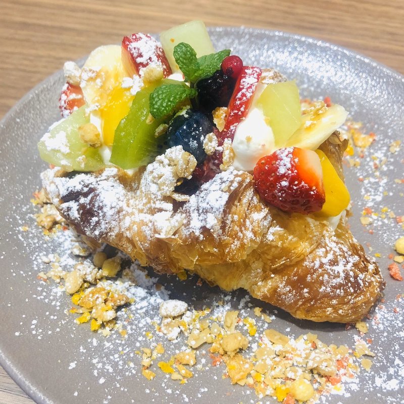 クロワッサンフルーツサンド(SHIBUYA PARLOR 幸せのフルーツ)