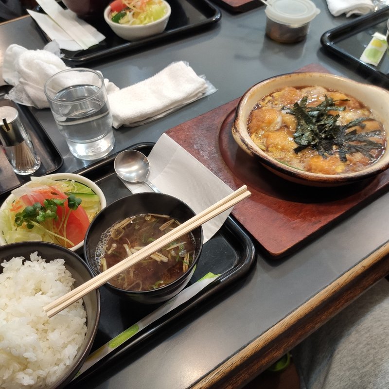 カツ煮定食(キッチンこまったくん)