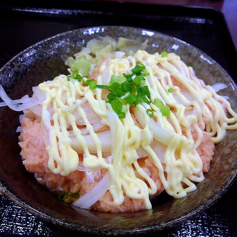 オニオンサーモン丼(ろく屋 どん八 イオンスーパーセンター一関店)