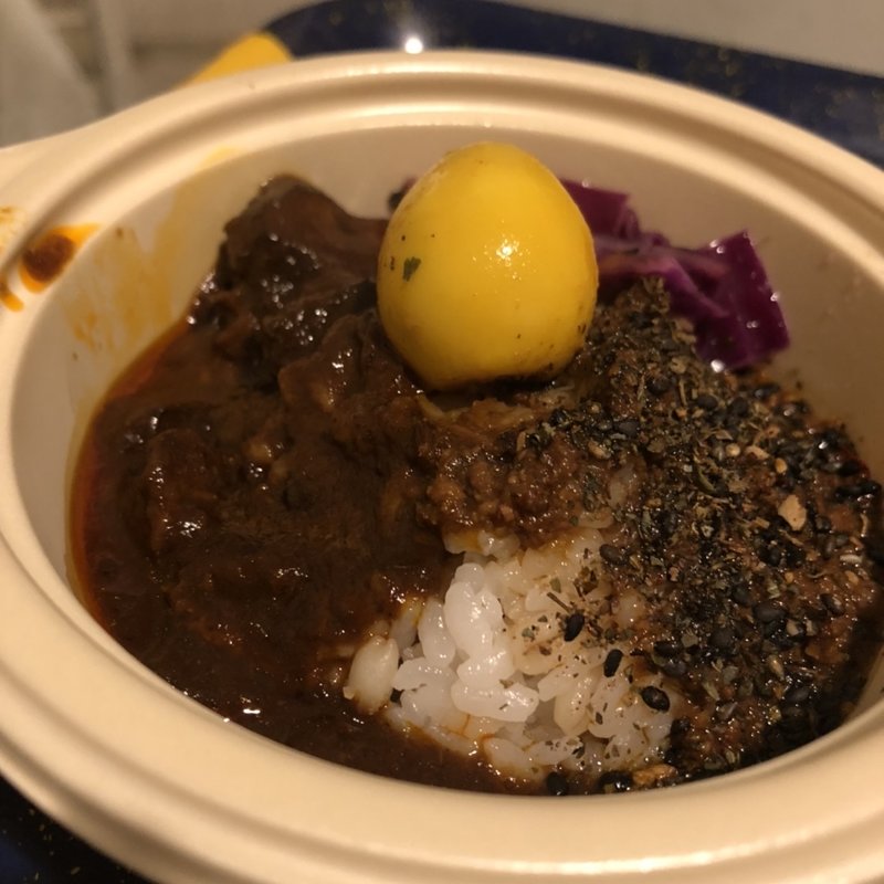 豚の麻婆カレーとポークビンダルー(カレー事情聴取（スタンド緑橋）)