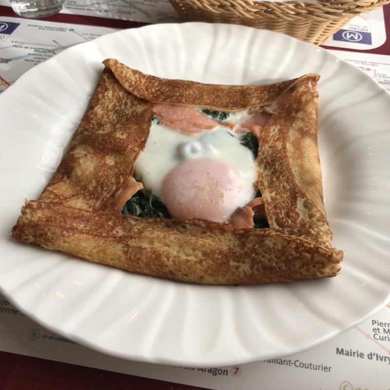 鮭とほうれん草のガレットデザートつき(ル・プチリュタン)