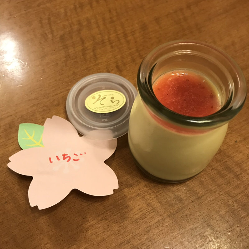 しあわせプリン（期間限定 いちごソース）(ケーキショップそら)