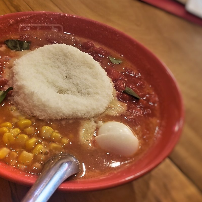 究（まるきゅう）トマトチーズラーメン(九十九とんこつラーメン 恵比寿本店)