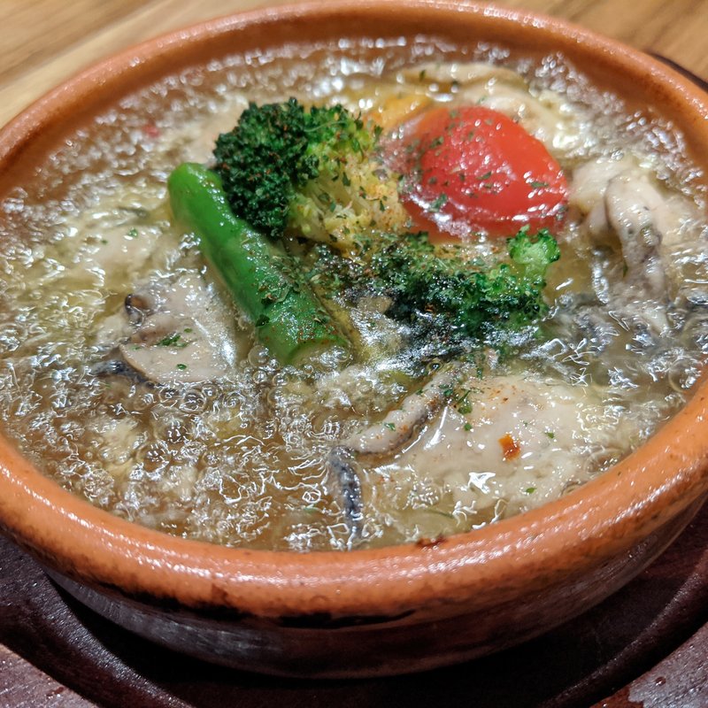 牡蠣アヒージョ(洋風酒場セブンティ)