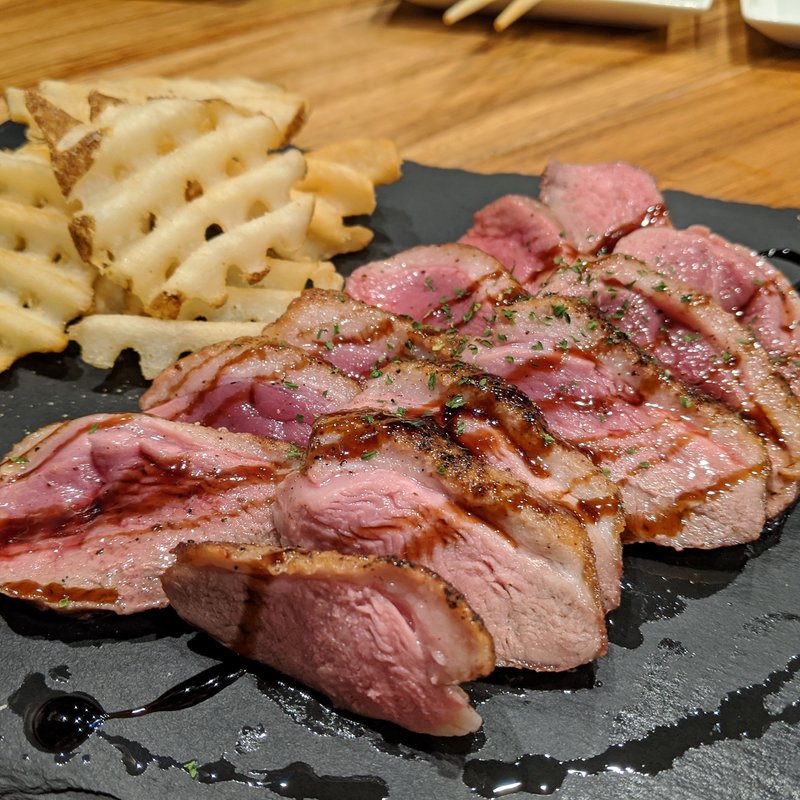 合鴨ロース(洋風酒場セブンティ)