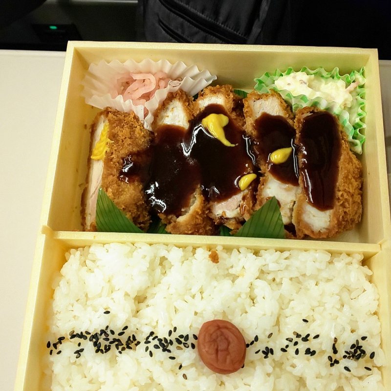 三元豚とんかつ弁当(株式会社日本レストランエンタプライズ 仙台列車営業支店山形営業所)