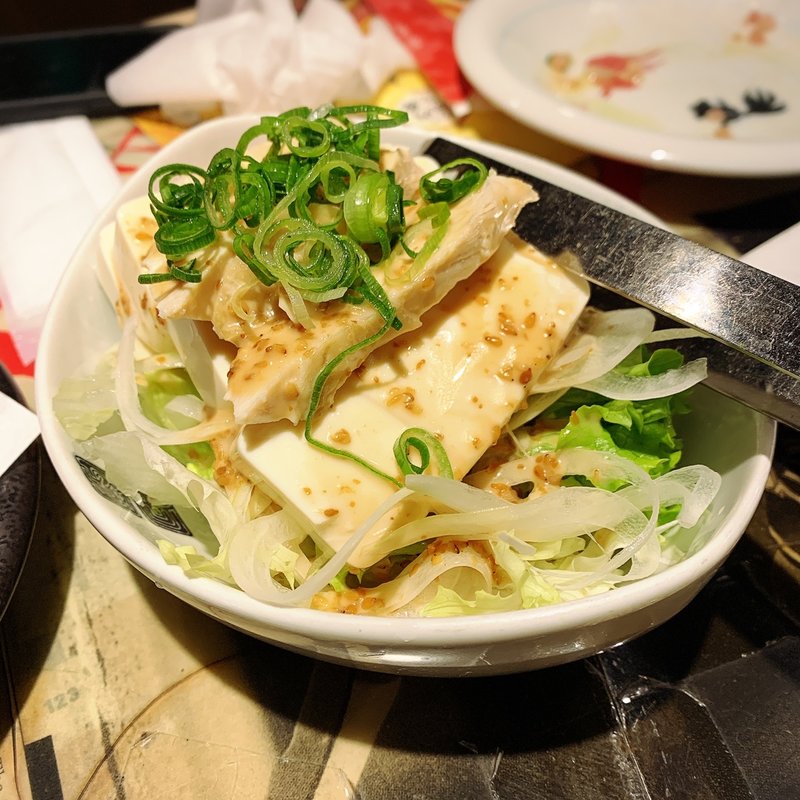 蒸し鶏と豆腐の胡麻サラダ(豊後高田どり酒場 中目黒駅前店)