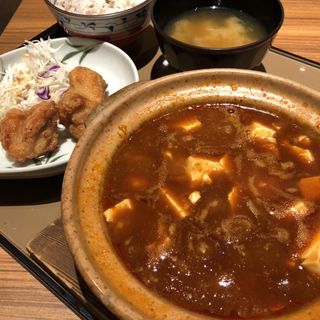 四川麻婆豆腐とから揚げの定食(やよい軒 阪急伊丹店)