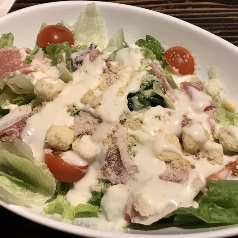 雷山豚生ハムのシーザーサラダ(九州酒場 千日前店 )