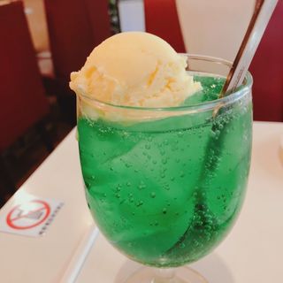 クリームソーダ(パーラーキムラヤ)
