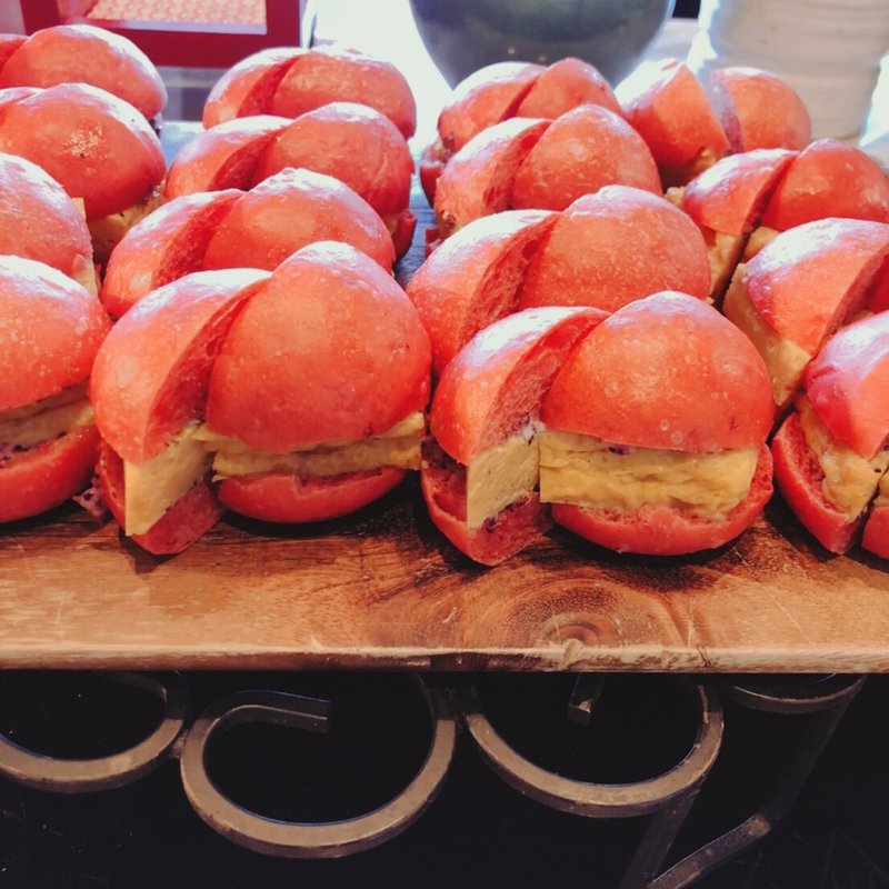 いちご一会のストロベリーデザートビュッフェ　だし巻き卵のバーガーサンドイッチ(シースケープ テラス・ダイニング)