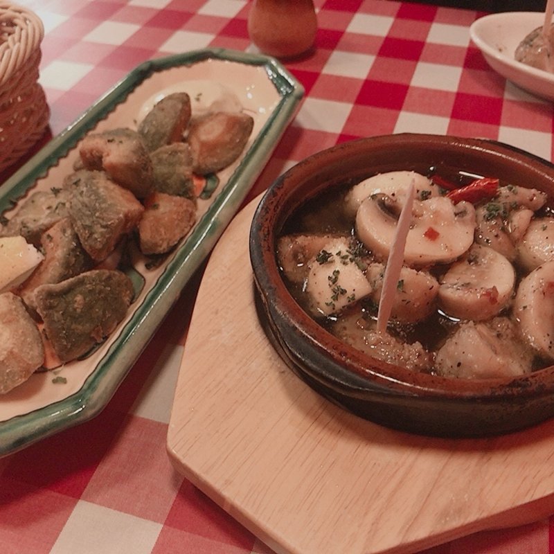 マッシュルームのアヒージョ(スペイン食堂オチョ　エルカバーリョ)