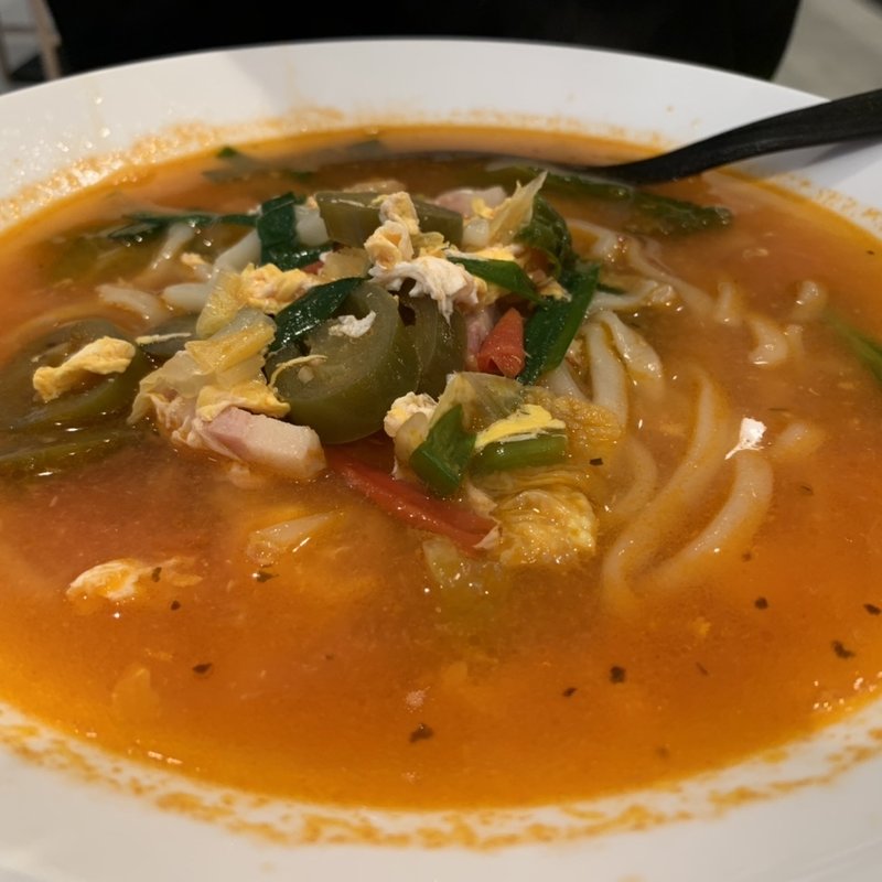 ピリ辛トマトおうどん(VILLAGE MARCHE)