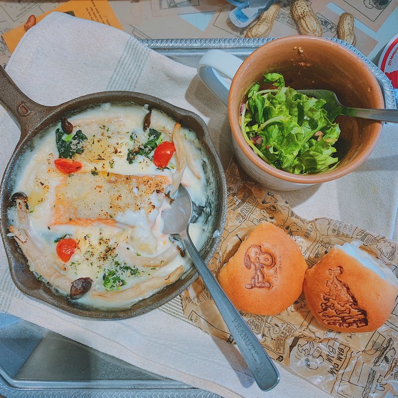 サーモンチーズグラタンのクリスマスプレート(PEANUTS Cafe 中目黒)