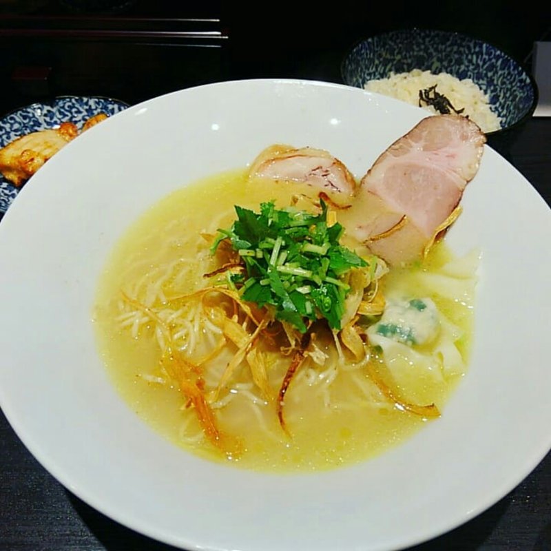 白湯ラーメン(鶏と鯛のラーメン 白湯製人)