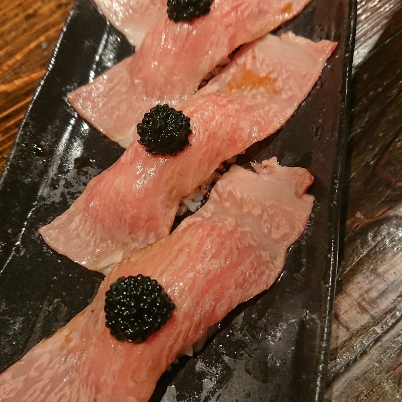 炙り肉寿司featキャビア(ニクアザブ恵比寿店)