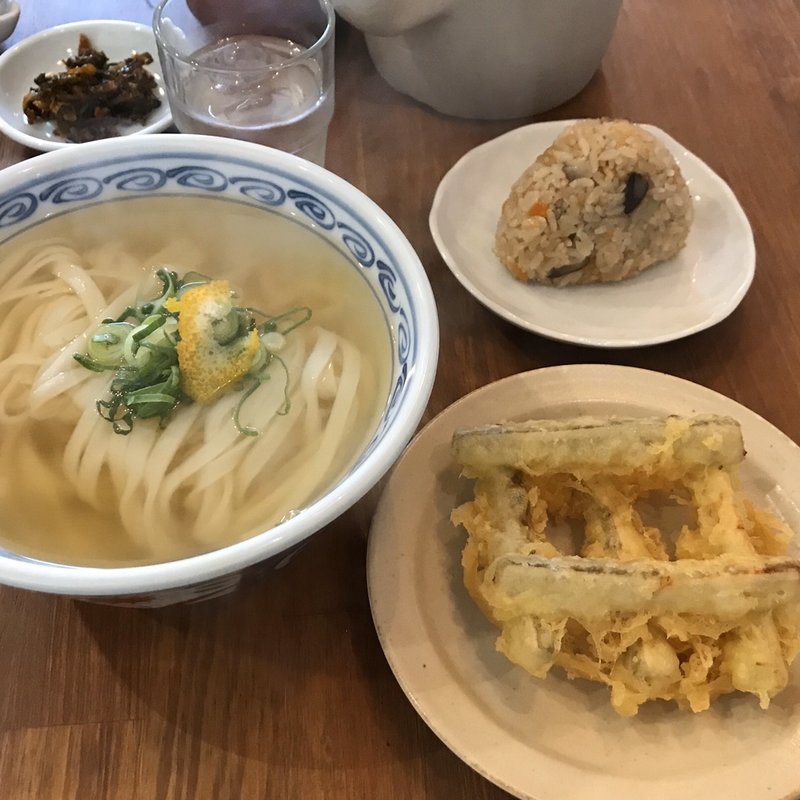 ゴボウ天うどん　かしわおにぎり(恵味うどん)