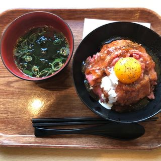 ローストビーフ丼　並盛(ローストビーフ 星)