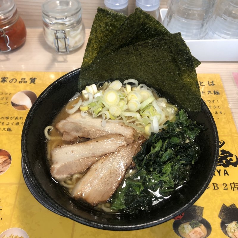 家系ラーメン醤油味(横浜家系ラーメン 梅田家)