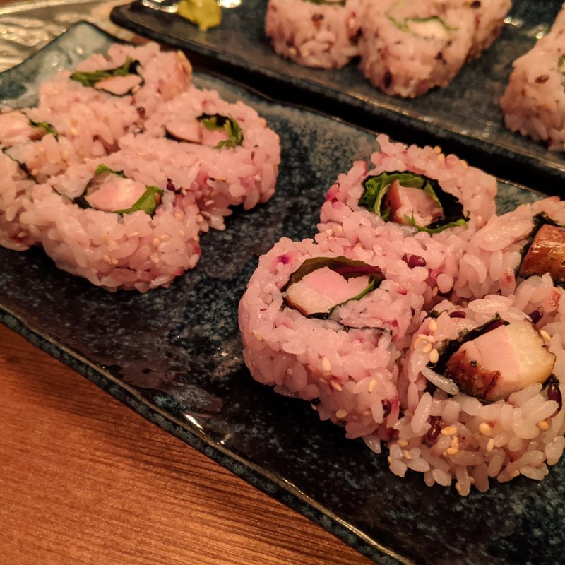 燻製鴨肉巻き寿司、燻製豚バラ巻き寿司(醸造酒＆燻製　十)