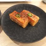 炙りサーモン押し寿司(九州寿司 寿司虎 Aburi Sushi TORA)