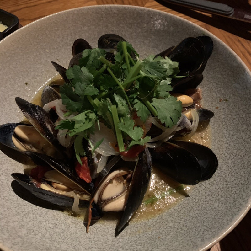 フレッシュムール貝のクラフトビール蒸し(QUAYS pacific grill(キーズ パシフィック グリル))