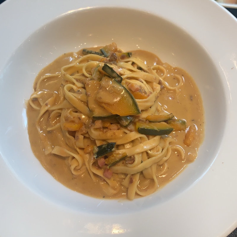 カボチャとポルチーニのパスタ(欧風小皿料理 沢村 丸の内)