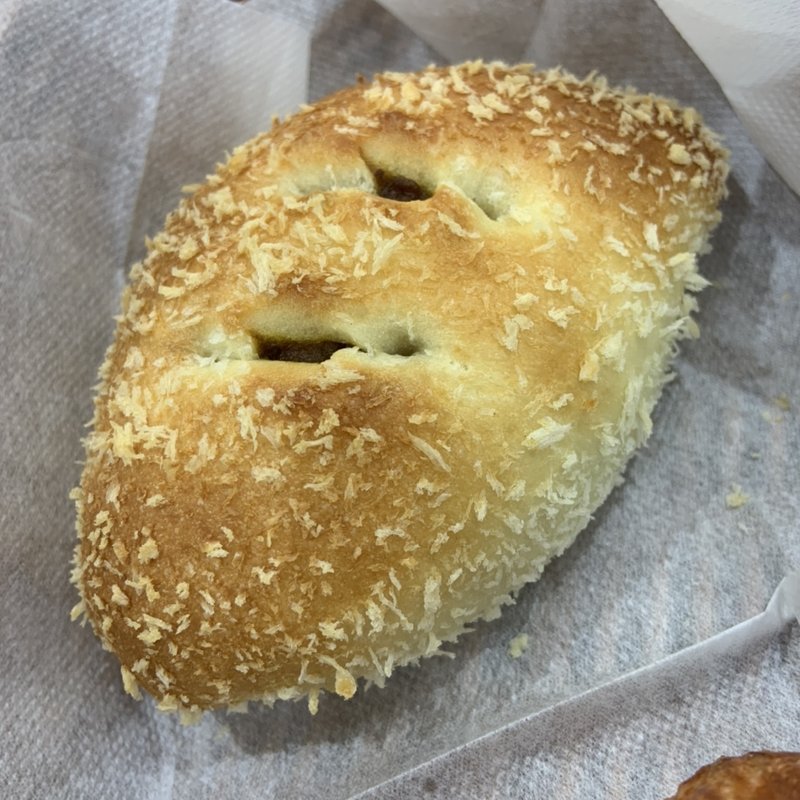 コク旨ビーフ焼きカレーパン(まりそる )
