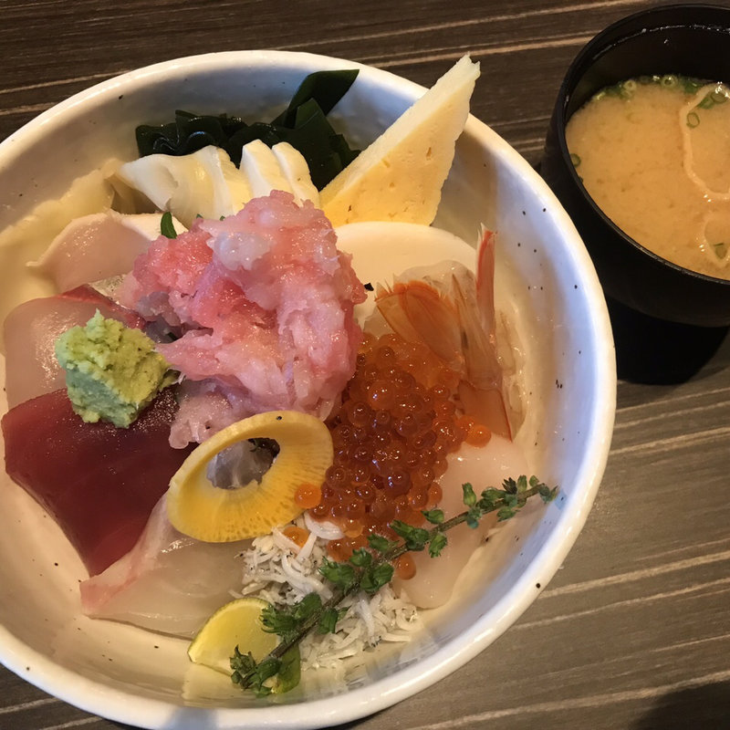 特選ちらし(サカナキュイジーヌリョウ)