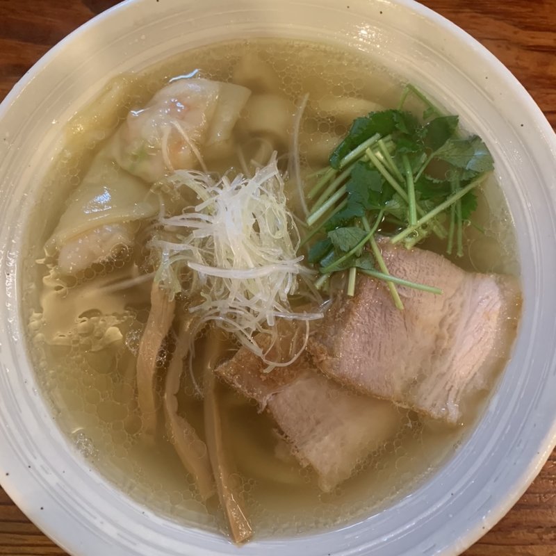 海老わんたん入り塩らーめん(純手打ち 麺と未来)