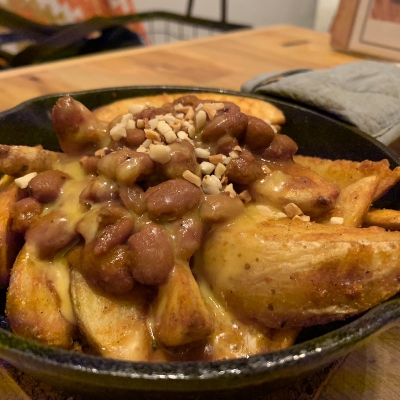 CHILIBEENS & FRENCH FRIES(burger kitchen CHATTY CHATTY)