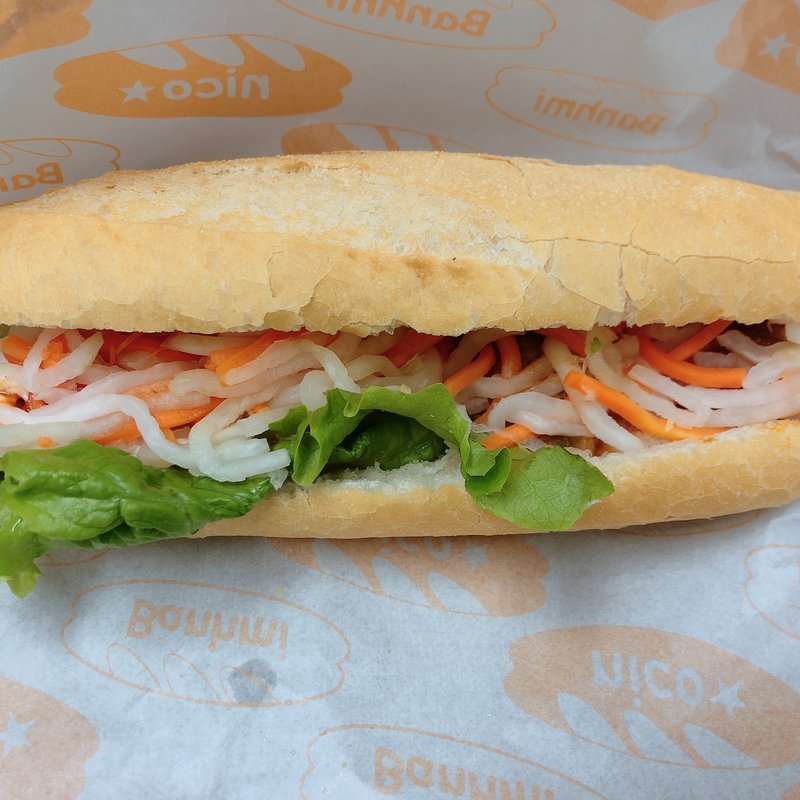 ハーフ&ハーフバインミー（エビアボカド&つくね軟骨入り）(nicoバインミー)