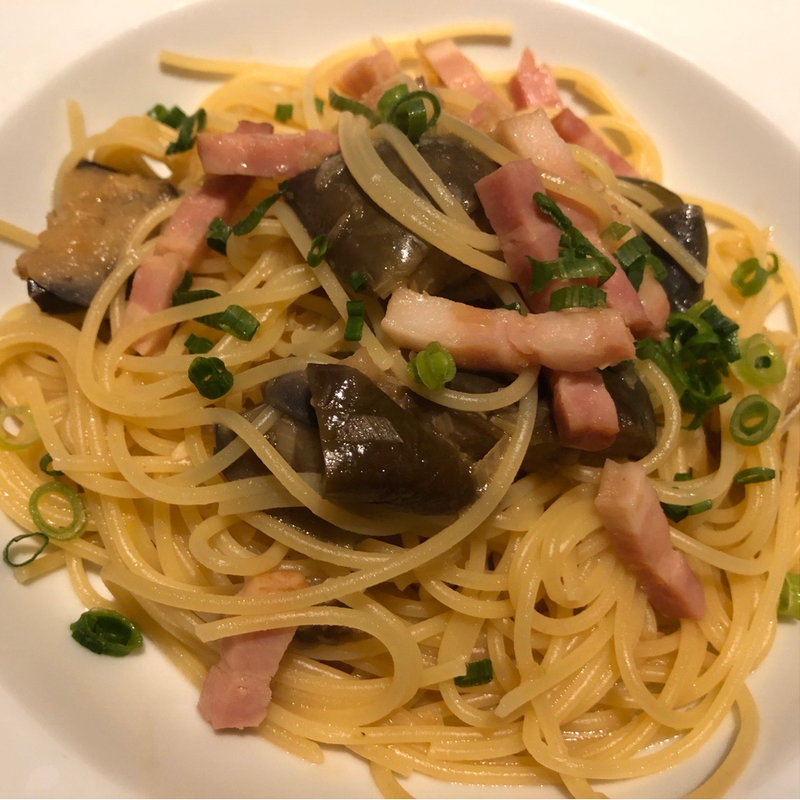 ■茄子とベーコンのバター醤油(ゆであげパスタ＆焼き上げピザ ラパウザ 新宿伊勢丹前店)