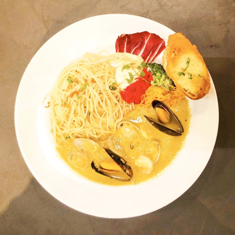 シーフードカレー（ライスをパスタに変更）(ミセス ダダ（Mrs.Dada）)