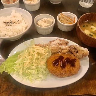 カラコロ定食(カフェ＆パスタ JANTIC)