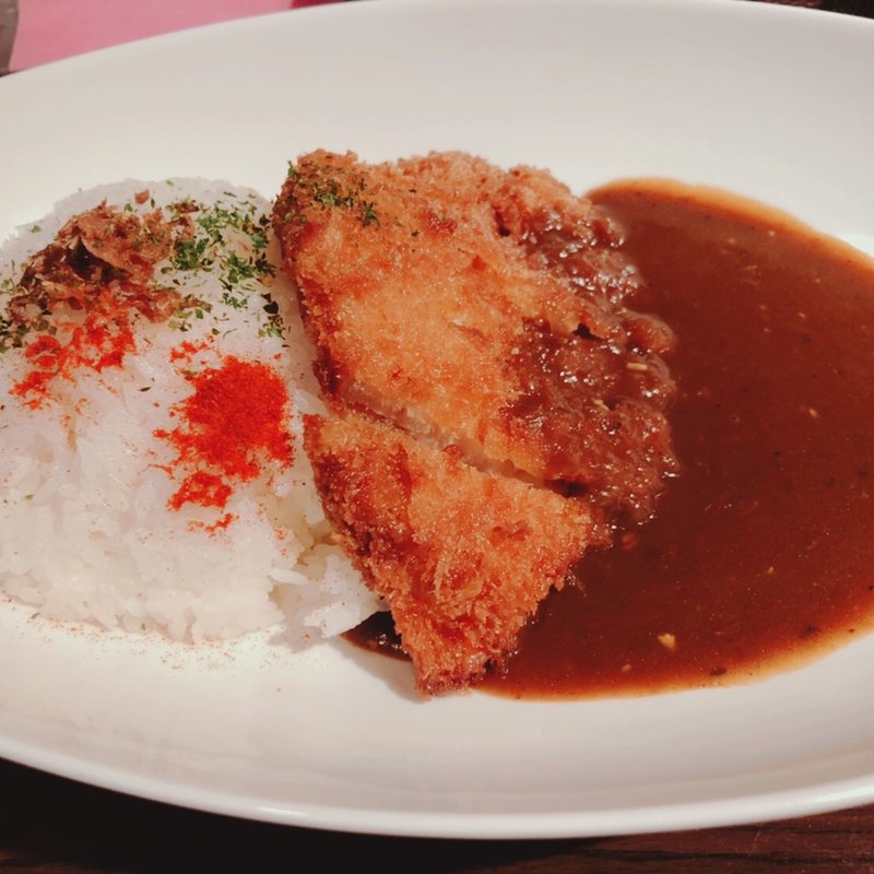大きなチキンカツカレー(Ymiダイニング （ワイミーダイニング）)