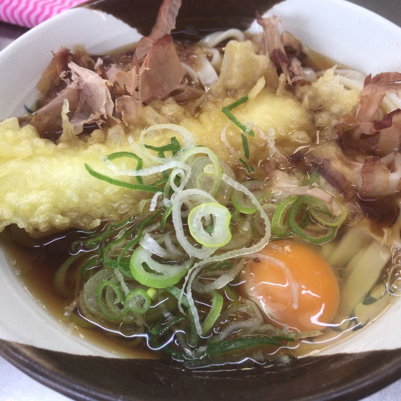 イカ天(玉子入り)きしめん(名代きしめん 住よし JR名古屋駅3・4番ホーム店)