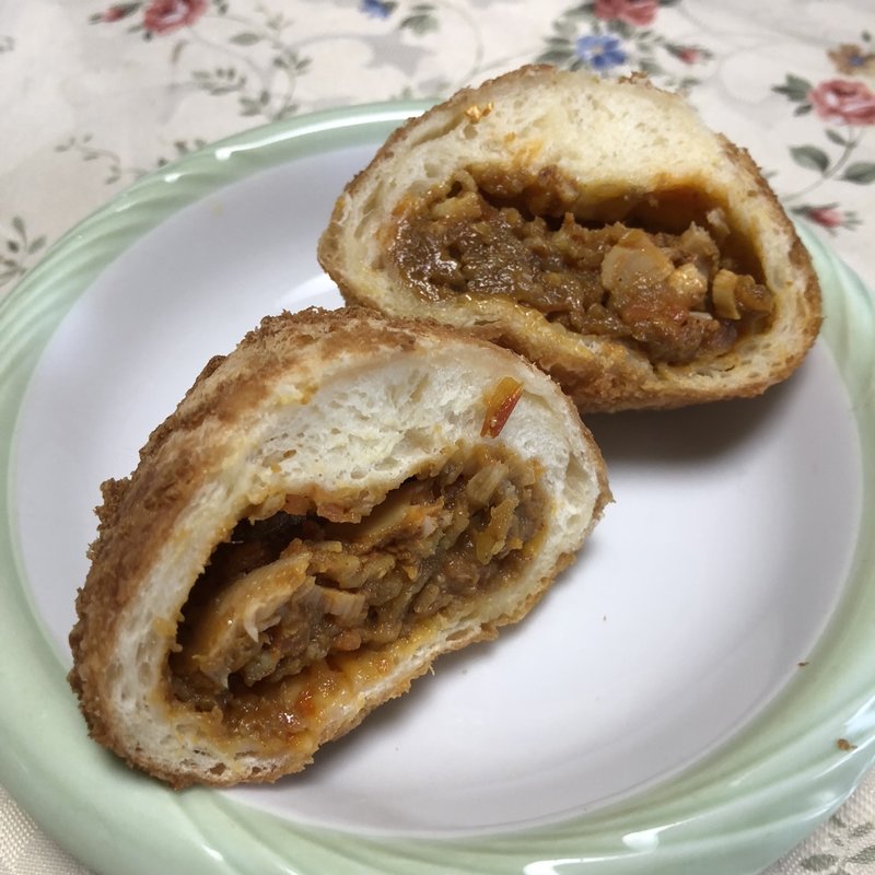 ハナのカレーパン(宝塚ベーカリー Bakery hana)