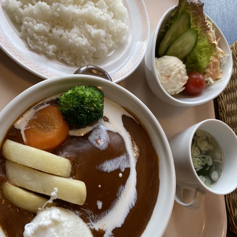 煮込みハンバーグセット(poroni)