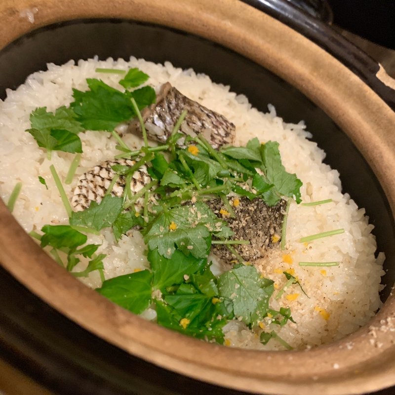 土鍋で炊いた鯛飯(炉端 百式)