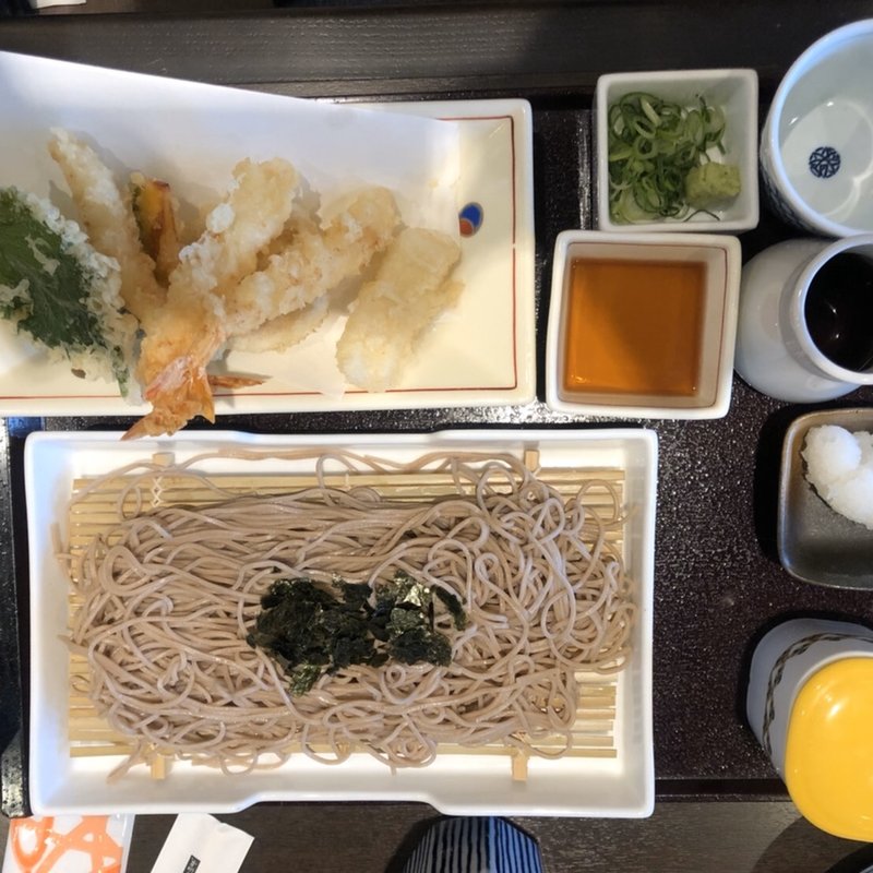 海老天プラの天ざるそば(かごの屋)