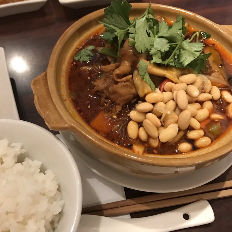 肥腸酢辣粉（モツ入りサンラーフェン）(四川小吃 雲辣坊)