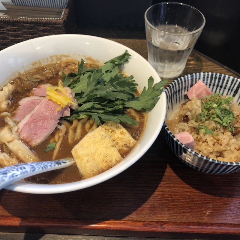 赤味噌(メンドコロ キナリ)