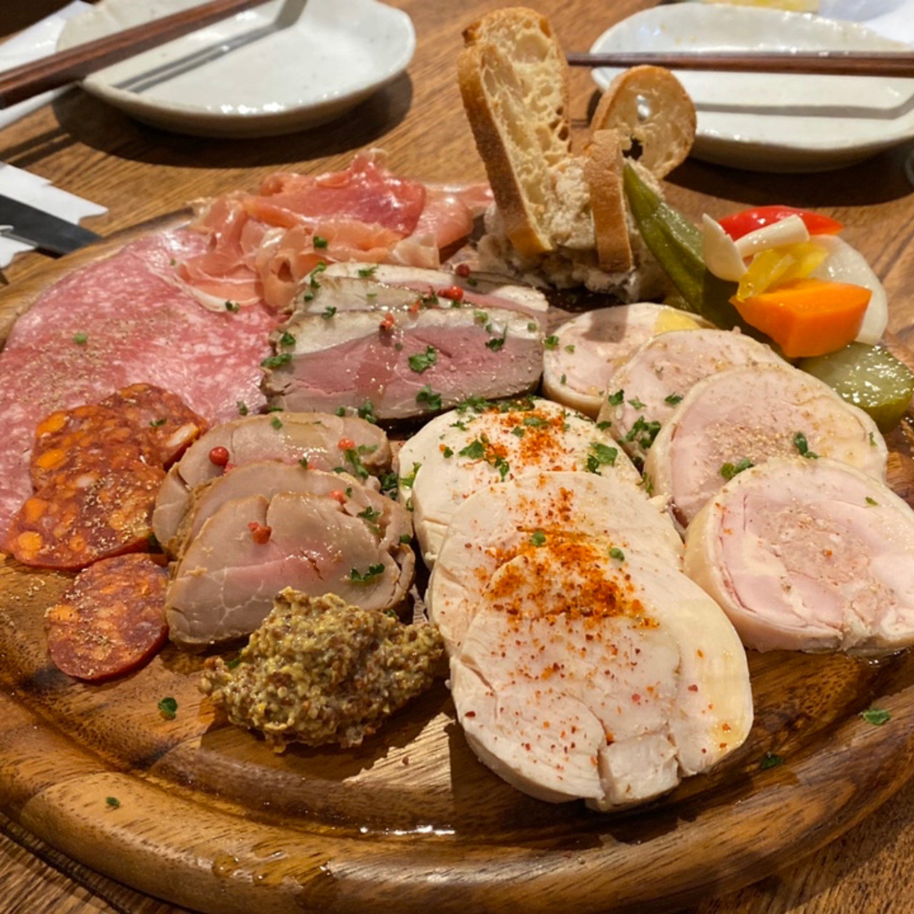 シャルキュトリ盛り合わせ(大)(日本ワインとスパイス ブロディ)の口コミ一覧 おいしい!が増えるグルメアプリ「SARAH」 シャルキュトリ盛り合わせ(大)(日本ワインとスパイス ブロディ)の口コミ一覧 おいしい!が増えるグルメアプリ「SARAH」