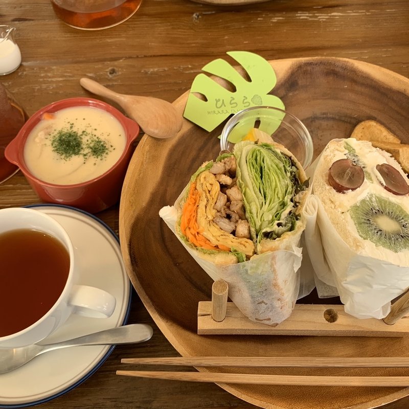 ポークてりたまサンド、キウイサンド(Hirara Sandwich cafe)