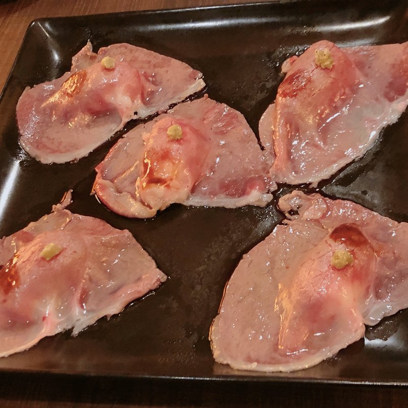 A4黒毛和牛の大判寿司(肉と日本酒いぶり　神田店)
