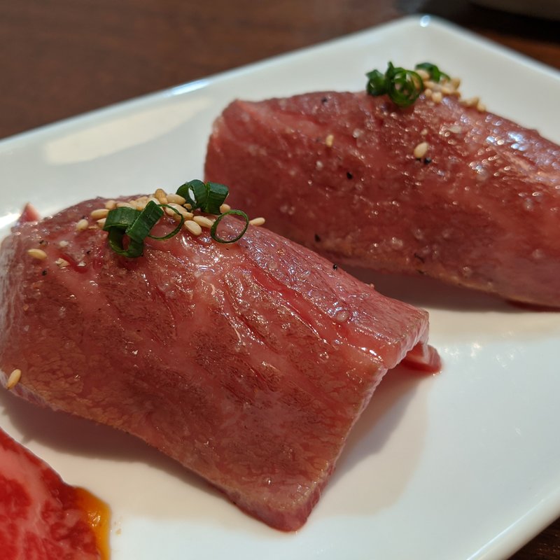 炙り大トロ握り(焼肉ブルズ亭 中野坂上店)